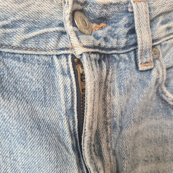 American Eagle Ripped Mom Jean - Picture 6 of 9